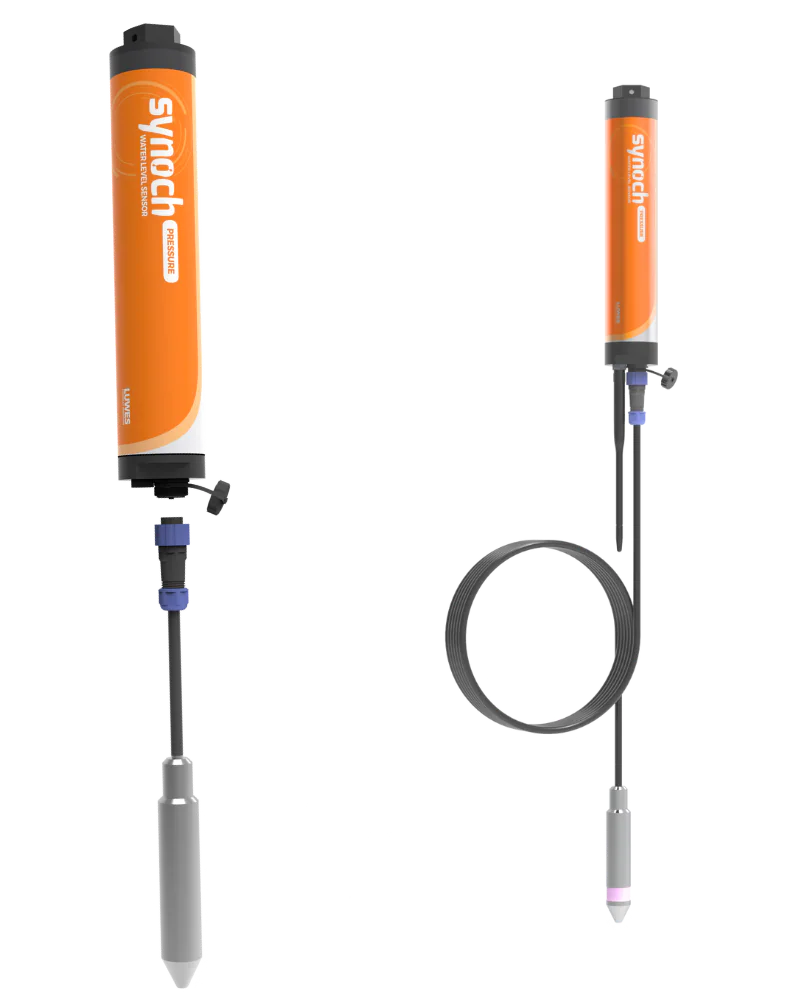 Synoch recorder with cable and submerged sensor